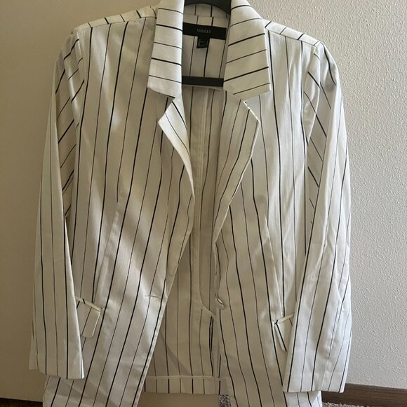 Forever 21 Black and White Pinstripe Blazer Size S - Picture 5 of 5